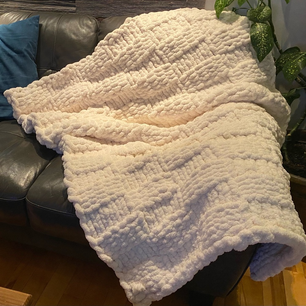 Luxurious Cream hand knitted Throw Blanket